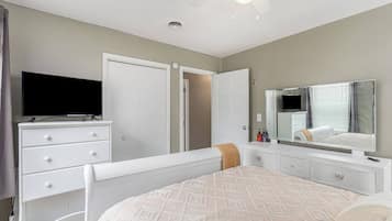 3 bedrooms, iron/ironing board, travel crib, WiFi