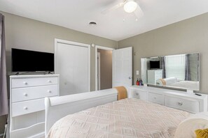 3 bedrooms, desk, iron/ironing board, travel cot