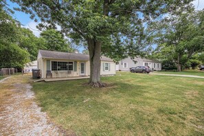 Exterior - Eagles Beach Nest 2:Pet-Friendly*Fenced*Walk2Beach (New Buffalo)