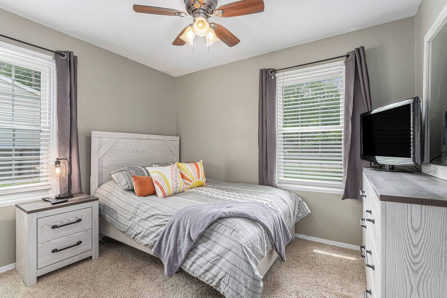 3 多间卧室、办公桌、熨斗/熨衣板、旅行婴儿床