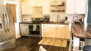 Refrigerador, microondas, horno, placa de cocina