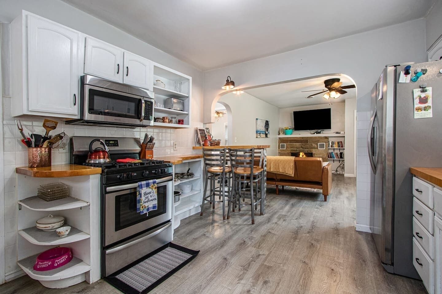 Refrigerador, microondas, horno y parrilla de estufa 