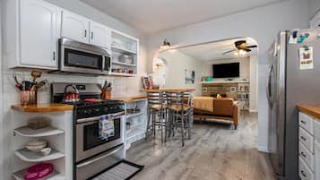 Frigorífic, microones, forn i placa de cuina