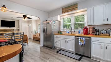 Frigorífic, microones, forn i placa de cuina