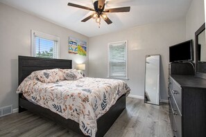 2 slaapkamers, een strijkplank/strijkijzer, reisbedje, wifi