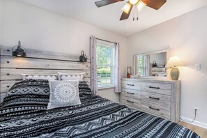3 habitaciones, tabla de planchar con plancha, cuna de viaje y wifi
