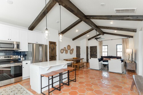 2 Bedroom Casita (1 King, 2 Queens)