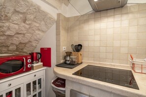 Fridge, microwave, oven, stovetop - GuestHost - Coincidences Pleasant Apartment in Ostuni (Ostuni)
