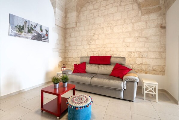 TV - GuestHost - Coincidences Pleasant Apartment in Ostuni (Ostuni)