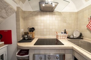 Fridge, microwave, oven, stovetop - GuestHost - Coincidences Pleasant Apartment in Ostuni (Ostuni)