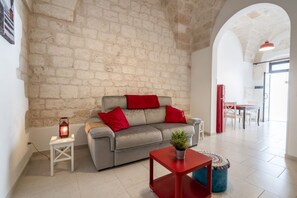 TV - GuestHost - Coincidences Pleasant Apartment in Ostuni (Ostuni)