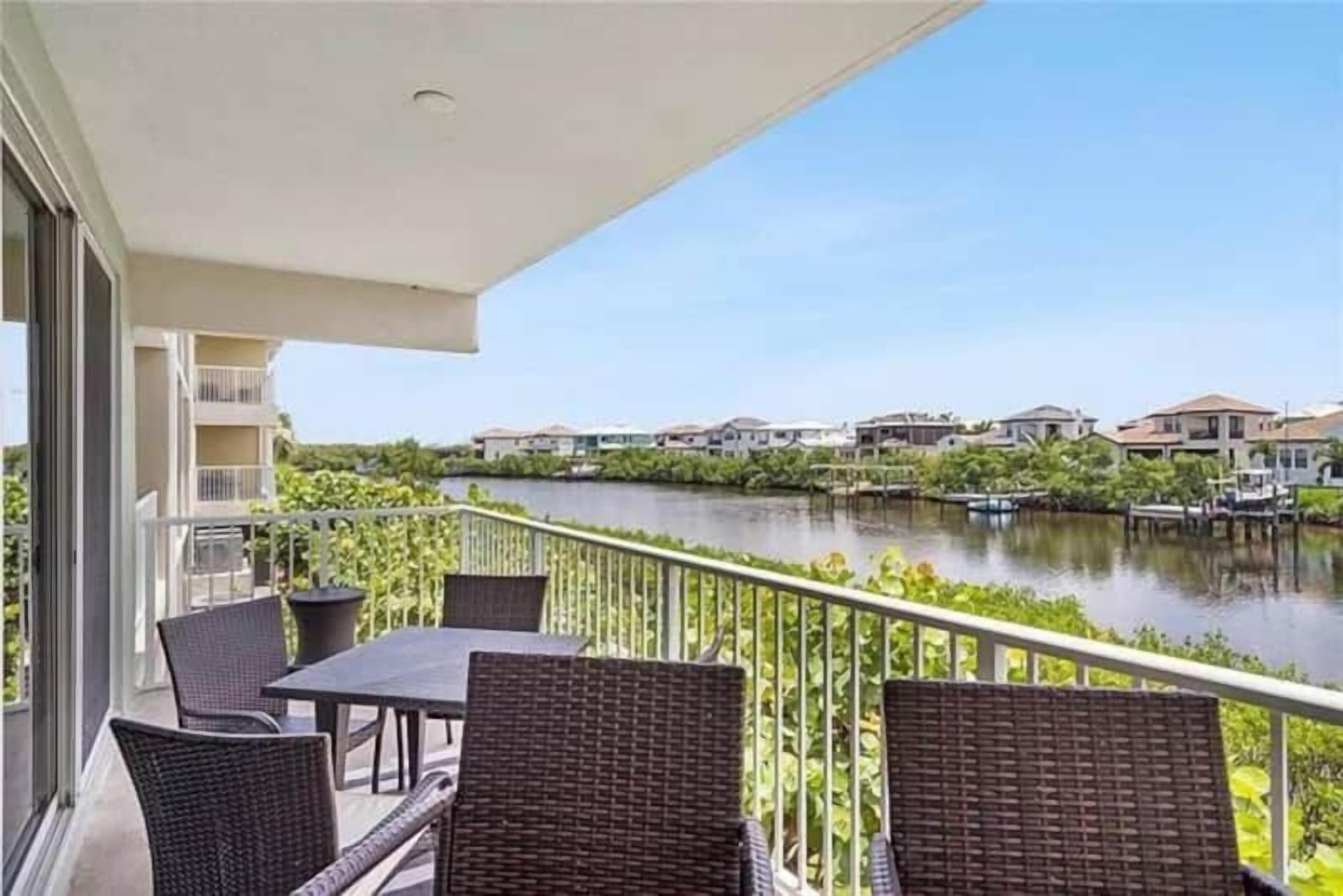 Luxury Townhome | Balcony