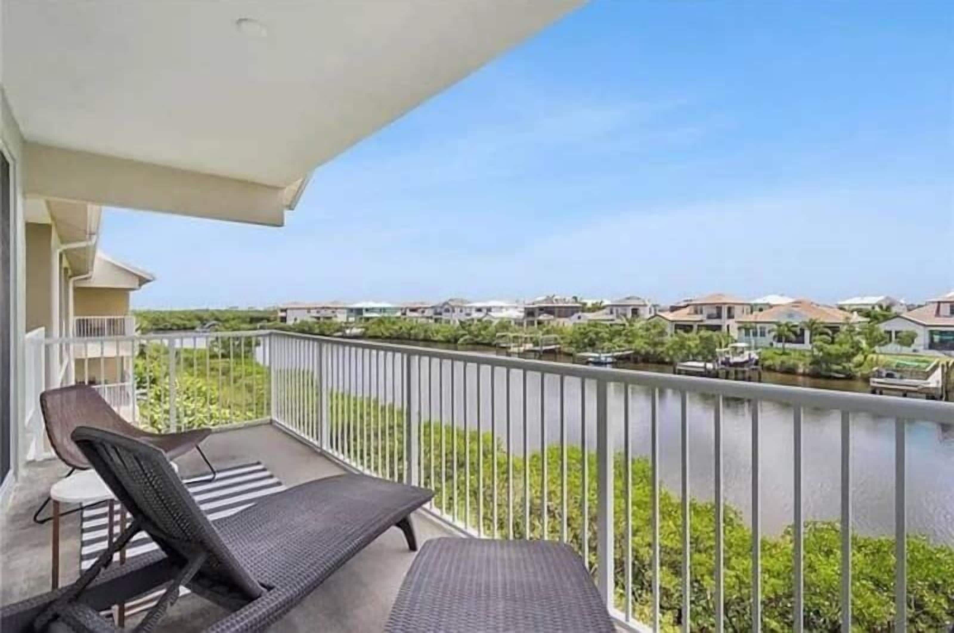 Luxury Townhome | Balcony