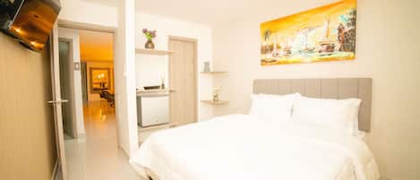Basic Room, 1 Queen Bed | Blackout curtains, iron/ironing board, free WiFi