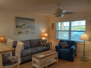 Living area - Couples Retreat! Treasure Island Waterfrt Condo Beach,shops, dining/John's Pass (Treasure Island)