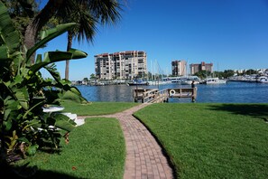 Property grounds - Couples Retreat! Treasure Island Waterfrt Condo Beach,shops, dining/John's Pass (Treasure Island)