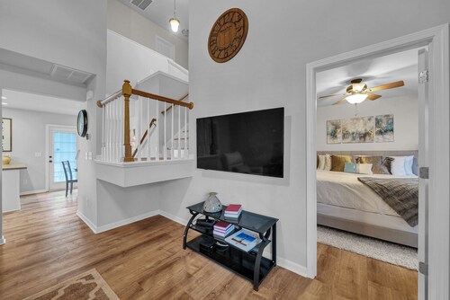 Chic 3BR Townhome Next to Neuse River Trail - 1 Min Walk