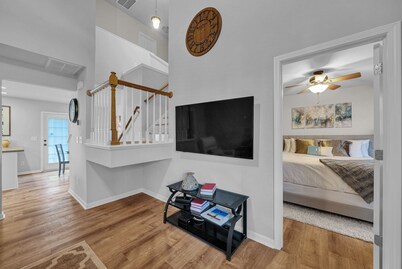 Chic 3BR Townhome Next to Neuse River Trail - 1 Min Walk