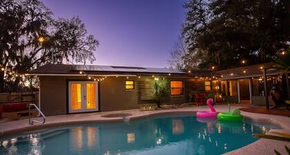 New! Saltwater pool home with hot tub, game room, and outdoor games!