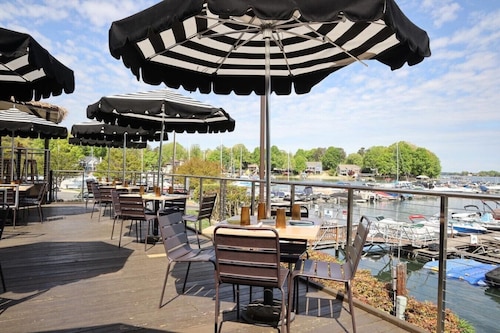 Birkdale Plaza Balcony View, Shop-Eat-Work-Play