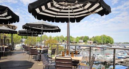 Birkdale Plaza Balcony View, Shop-Eat-Work-Play