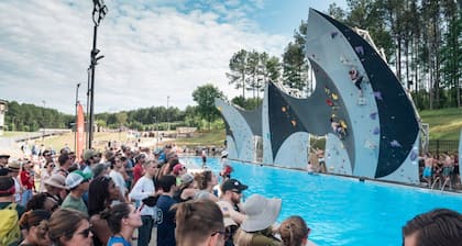 Birkdale Plaza Shop-Eat-Work-Play