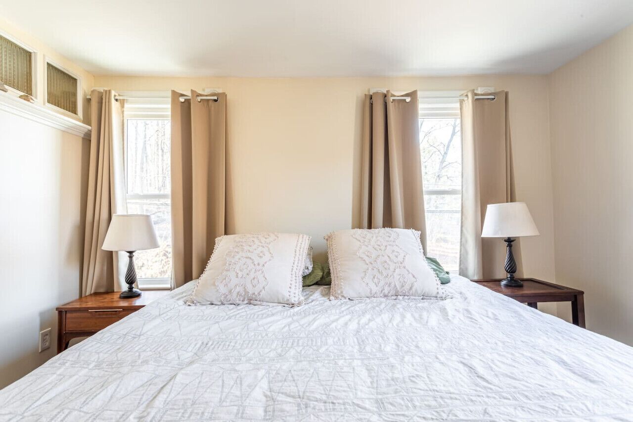 3 bedrooms, desk, iron/ironing board, free WiFi