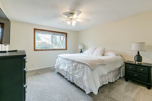 3 soveværelser, pengeskab på værelset, strygejern/strygebræt