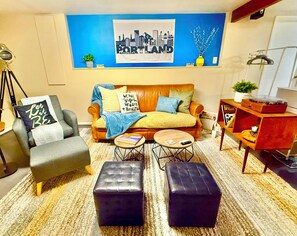 Smart TV, libros y biblioteca musical 