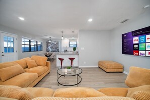 TV - Super Mario's Riverside Hideaway: Unique Family Fun with Pool & Games (Jacksonville)