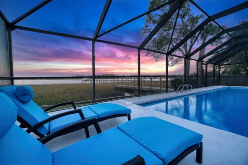 Super Mario's Riverside Hideaway: Unique Family Fun with Pool & Games