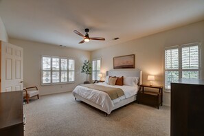 3 chambres, fer et planche à repasser, Wi-Fi, draps fournis