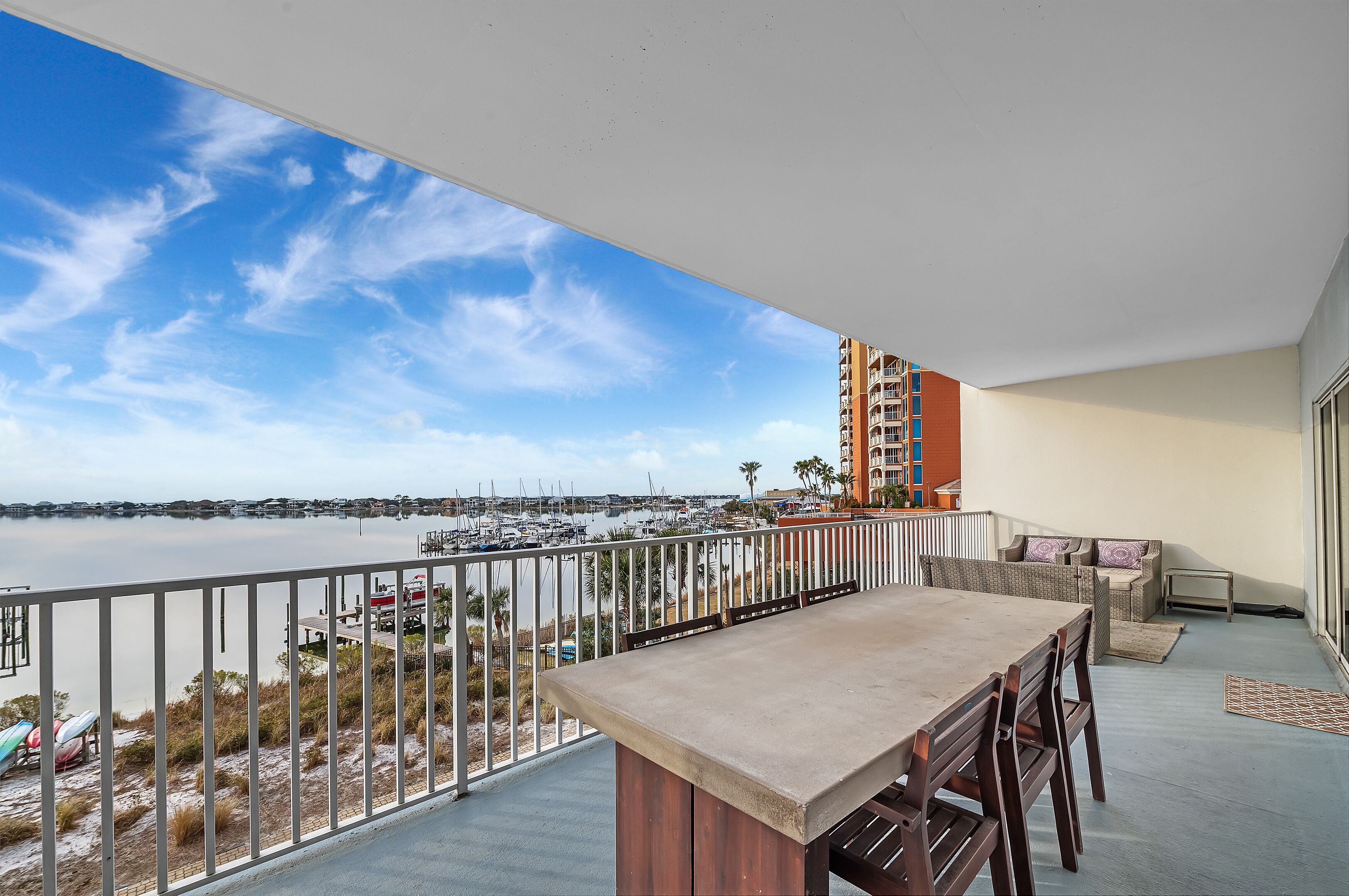 屋外ダイニングエリア