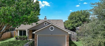 Hip, Spacious Hutto Home 4/2, 3 Mins to Kalahari, Hutto Co-Op, and Dell Diamond 