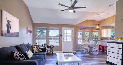 Hip, Spacious Hutto Home 4/2, 3 Mins to Kalahari, Hutto Co-Op, and Dell Diamond