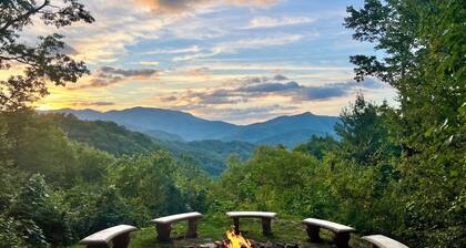 Sunset Point: mountain view hot tub + fire pit