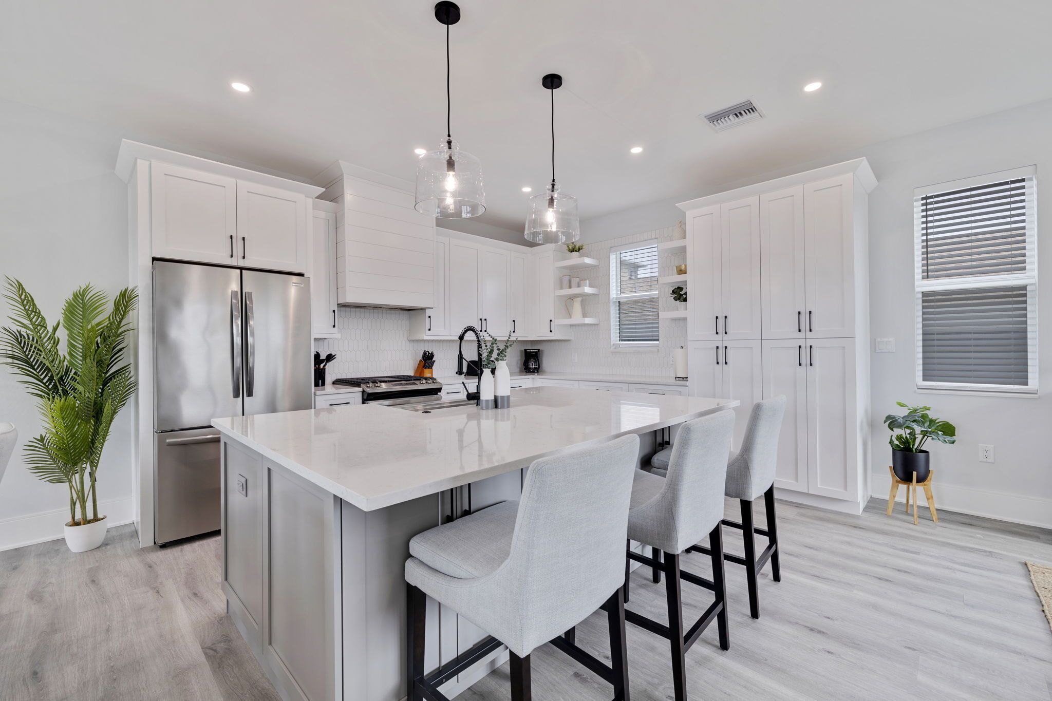 Refrigerador, microondas, horno y lavavajillas 