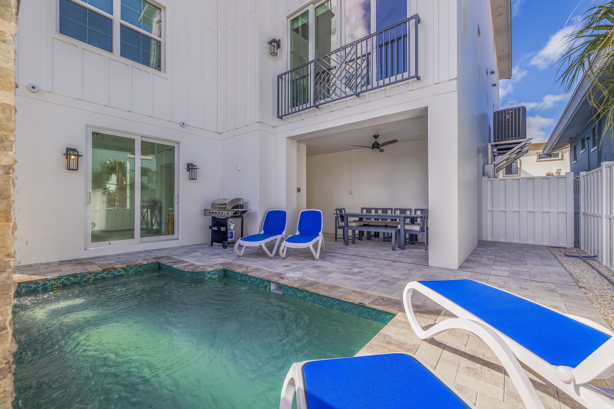 Brand new Home 4 bed 3 bath heated pool Unit B Sleeps 12