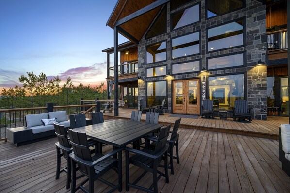 屋外ダイニングエリア