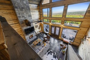 スマートテレビ、暖炉、書庫