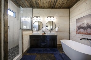 Shower, hair dryer, towels, soap - 5bdr/5.5bath, Heated Pool, Pickleball Court, Mountain Views, EV Outlet (Broken Bow)