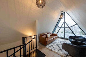 Een televisie, een open haard en videogames