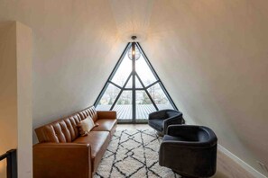 Een televisie, een open haard en videogames