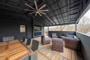 屋外ダイニングエリア