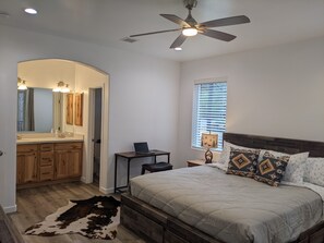 3 Schlafzimmer, Schreibtisch, kostenloses WLAN, Bettwäsche