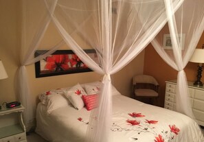 9 bedrooms, WiFi, bed sheets