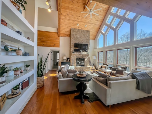 Stunning! Renovated! Modern + Beautiful! THE VIEW!