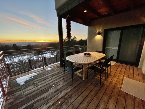 Modern Luxury & Sweeping Views in Arroyo Seco/Taos. Welcome to Walking Rain
