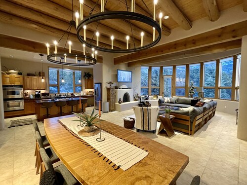 Modern Luxury & Sweeping Views in Arroyo Seco/Taos. Welcome to Walking Rain