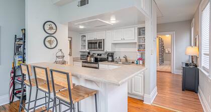 Location! Perfect Downtown Savannah Couples Getaway 1 bed 1 bath